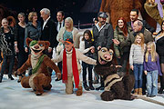 Promis auf dem Eis mit den Hauptakteuren der Ice Age Life! Premiere am 05.12.2013 in der o2 World (©Foto: Martin Schmitz)