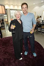 Schauspieler Gedeon Burkhard wurde von Mutter Elisabeth begleitet @ Opening des MALU WILZ Beaut&eacute; Beauty & Spa Flagship Store in Berlin am 02.06.2016 (&copy;Foto: MALU WILZ)